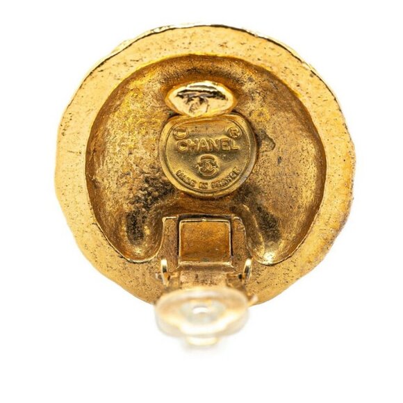 CHANEL CC Logos Round Clip-On Earrings Gold Tone Auth w/Box #94925 - Picture 3 of 3